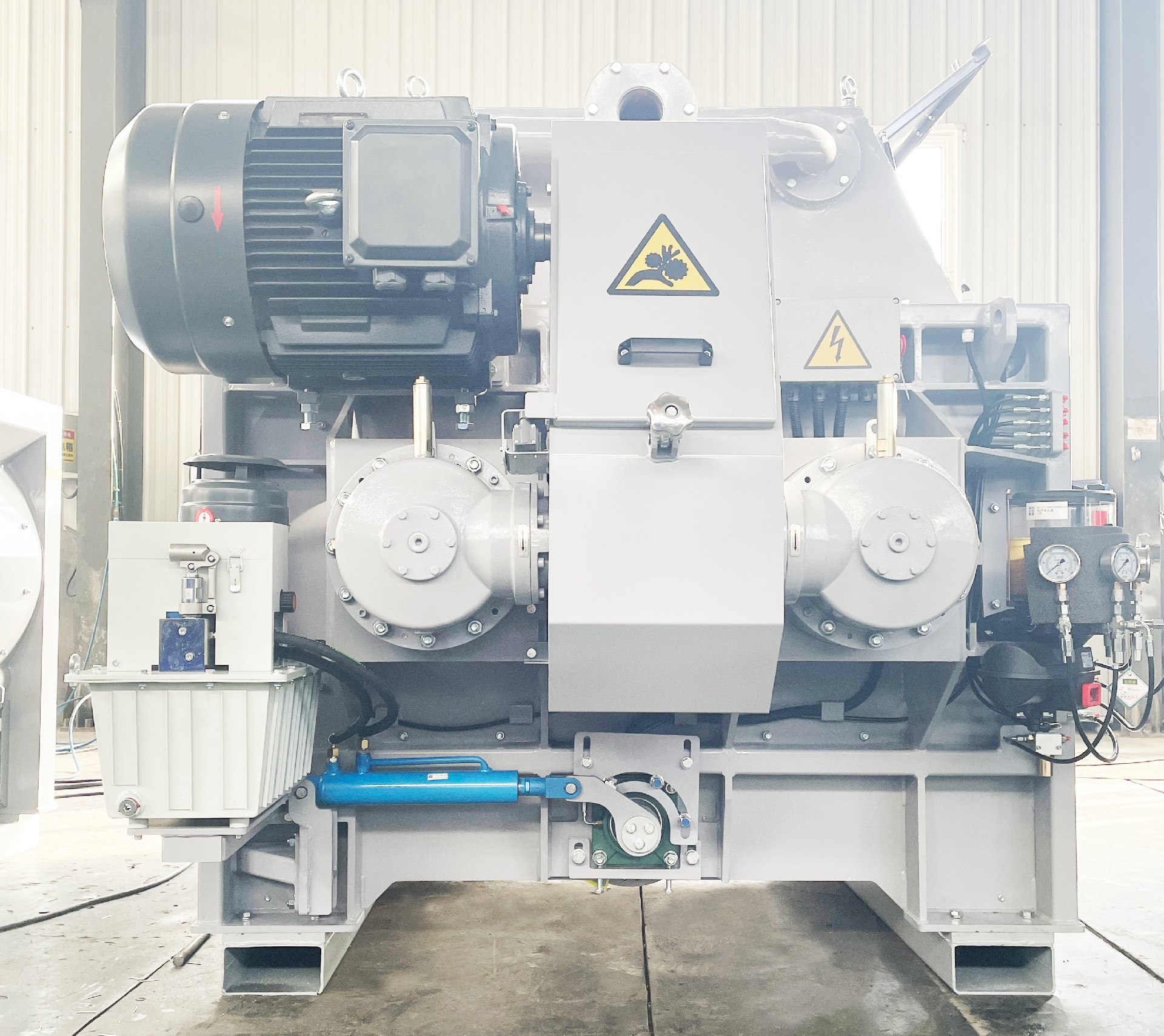 青島迪凱混凝土攪拌機(jī)